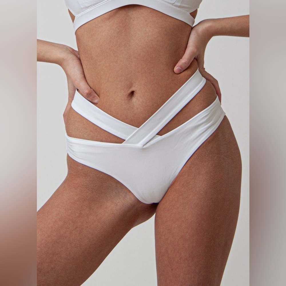 NEW $45 Fanna Warm Panty Pole Swim Sexy Strappy White Bikini Bottoms M